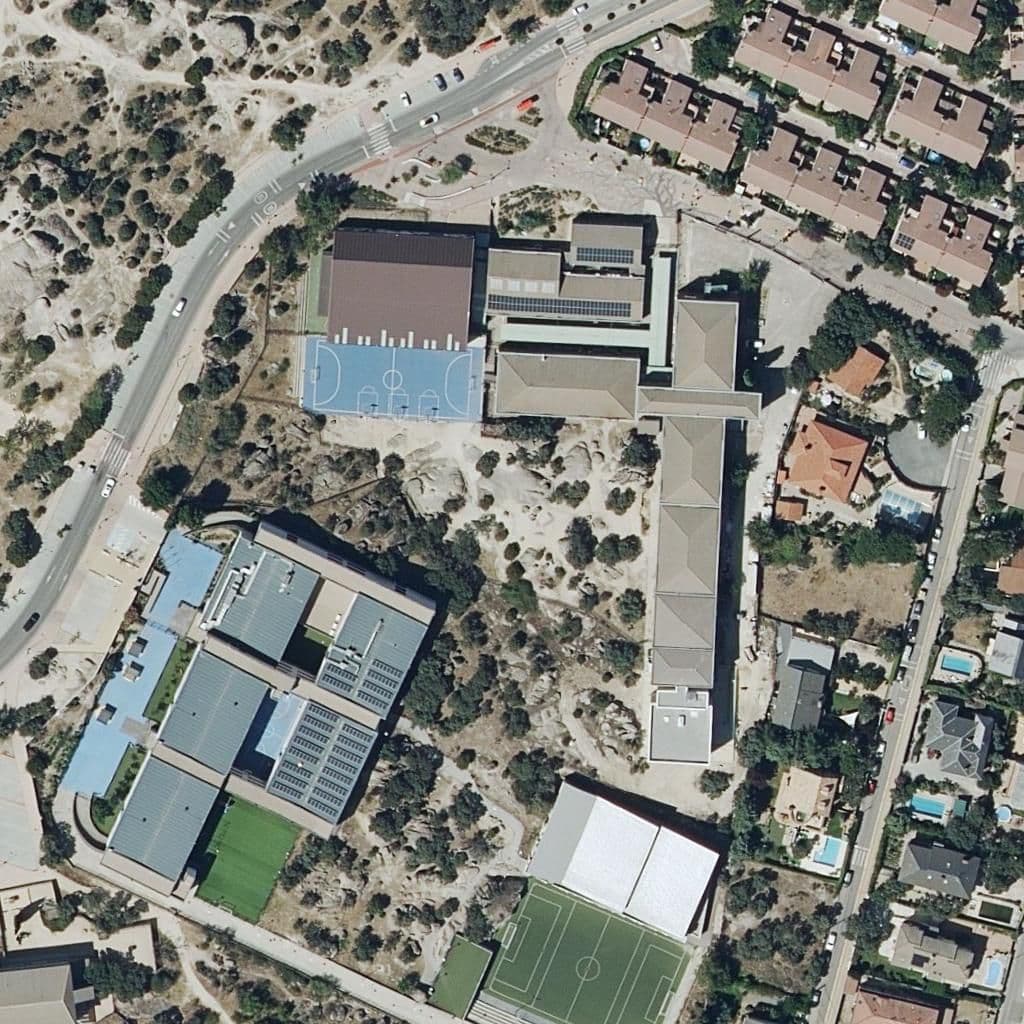 Вид згори на територію школи «Colegio Peñalar»