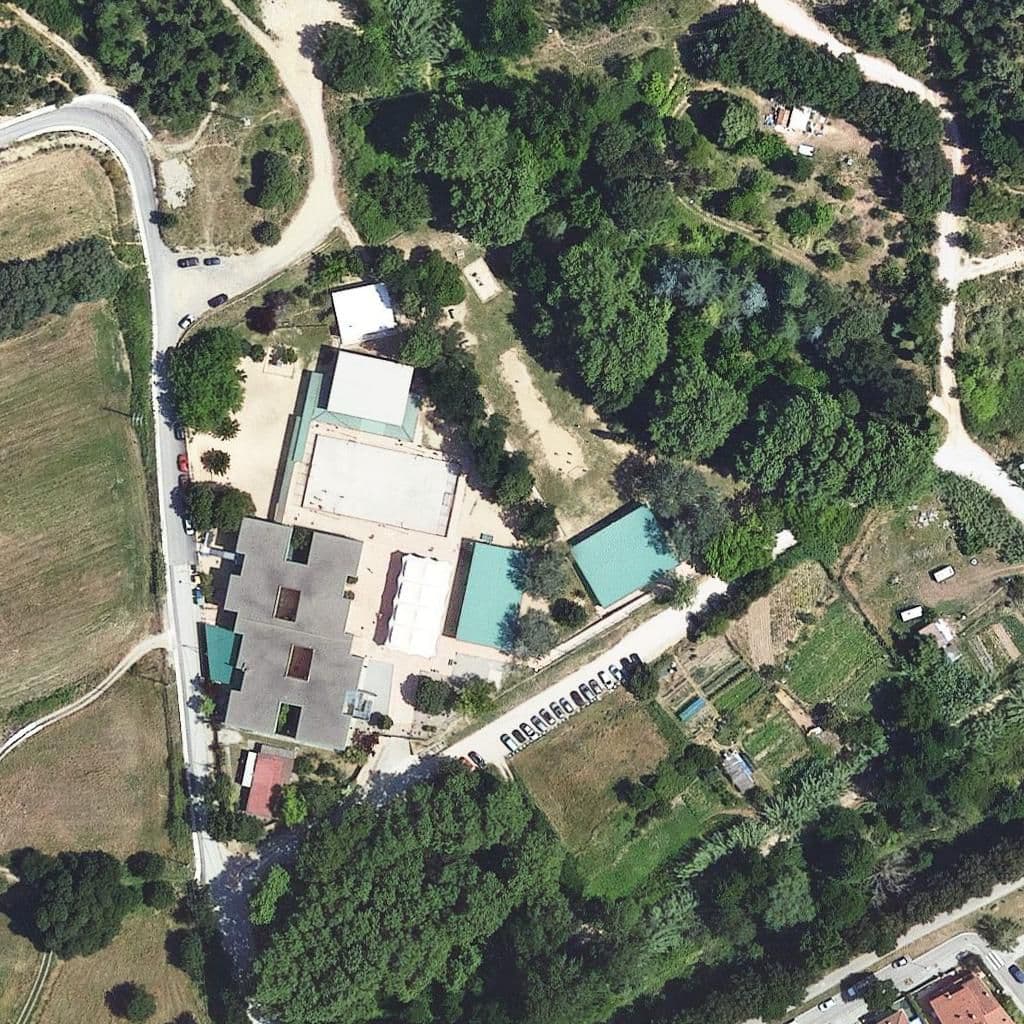 Вид згори на територію школи «Institut Escola Pallerola»