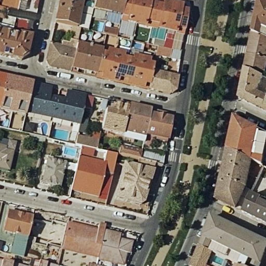 Вид сверху на территорию школы «La Casita Encantada»