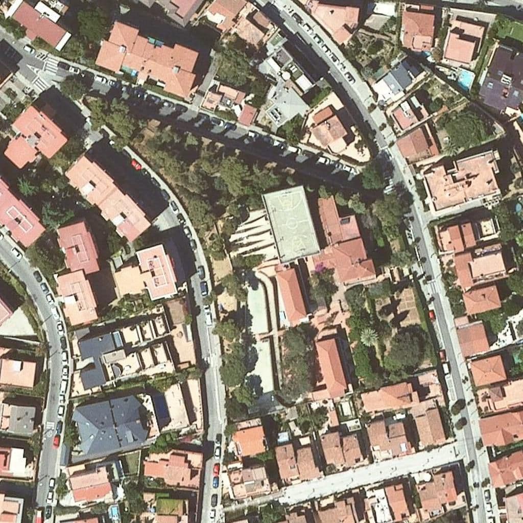 Aerial view of the grounds of Escola Arc Iris