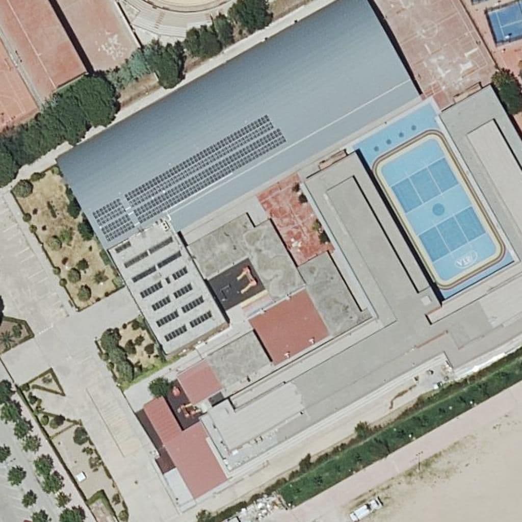 Вид сверху на территорию школы «Colegio Arula»