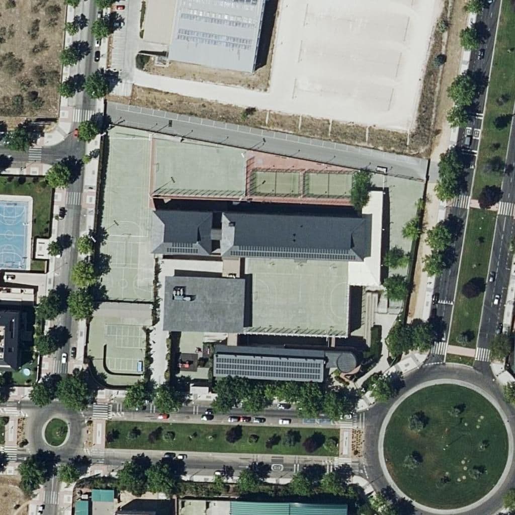 Вид згори на територію школи «Colegio San Jaime»