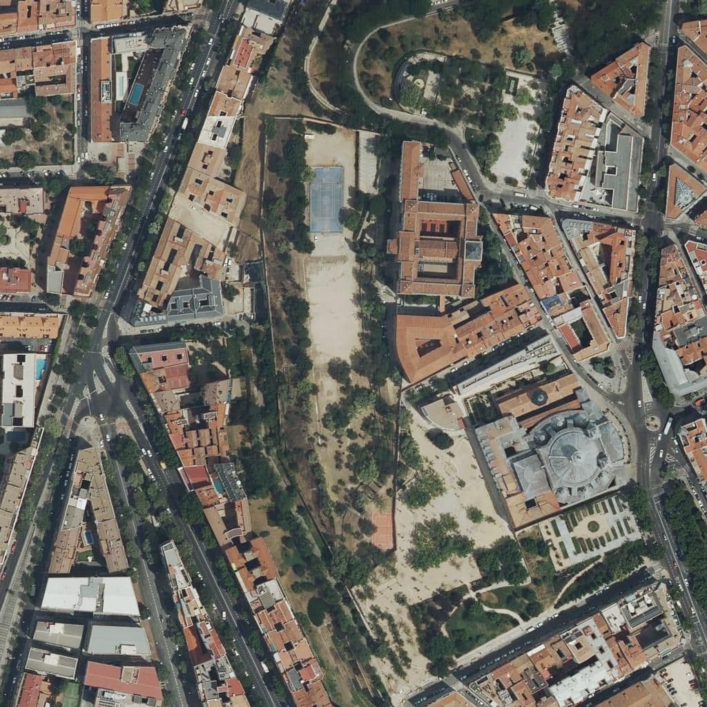 Вид згори на територію школи «Cuatro Pecas»