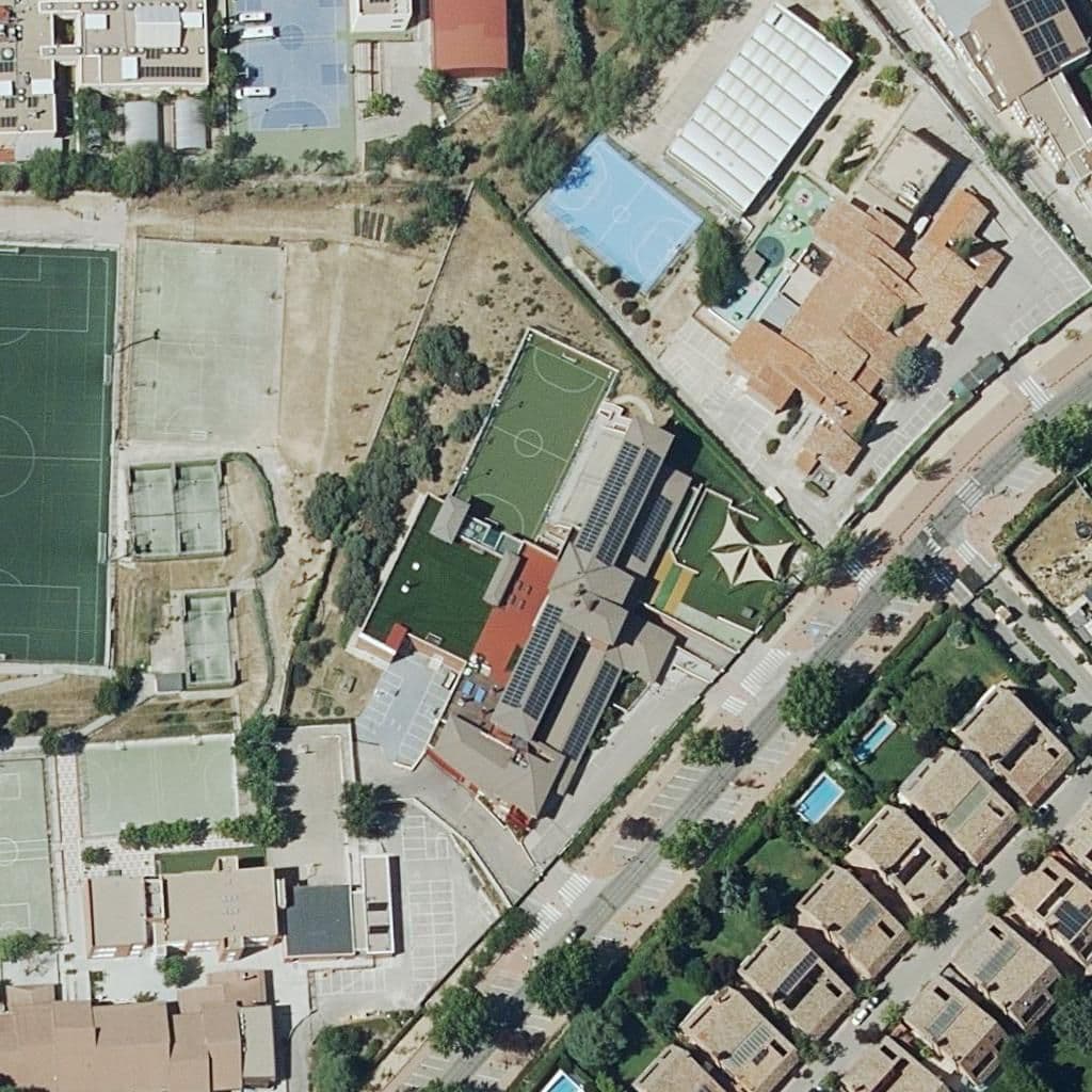 Вид згори на територію школи «King's College (Britanico)»