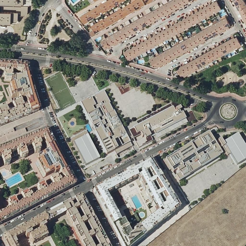 Вид сверху на территорию школы «Colegio Alborada»