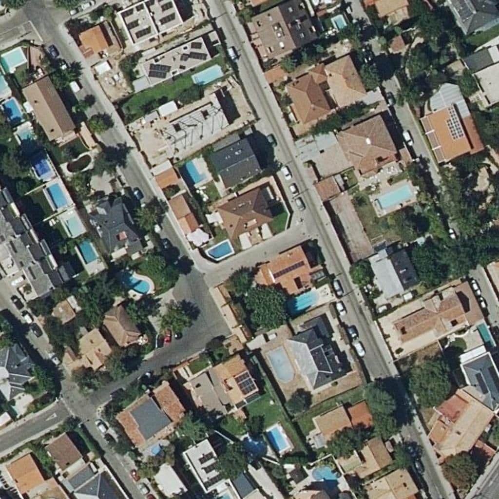 Вид сверху на территорию школы «Colorines»