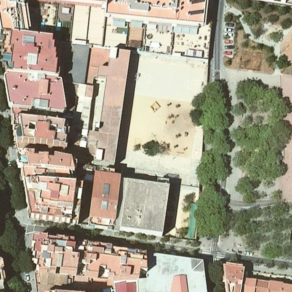 Вид згори на територію школи «Institut Escola Tramuntana»