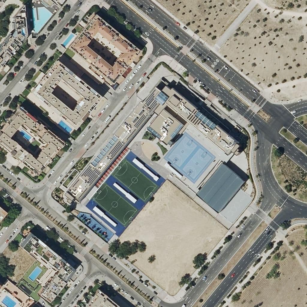 Вид сверху на территорию школы «Colegio Ceu San Pablo En Sanchinarro»