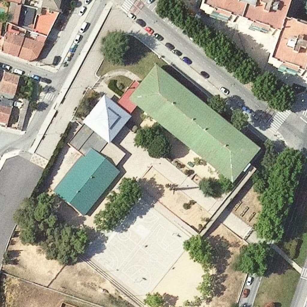Вид згори на територію школи «Escola Ramon Llull»