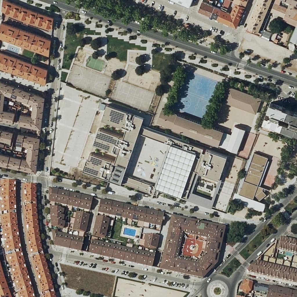 Вид сверху на территорию школы «Colegio Vegasur»