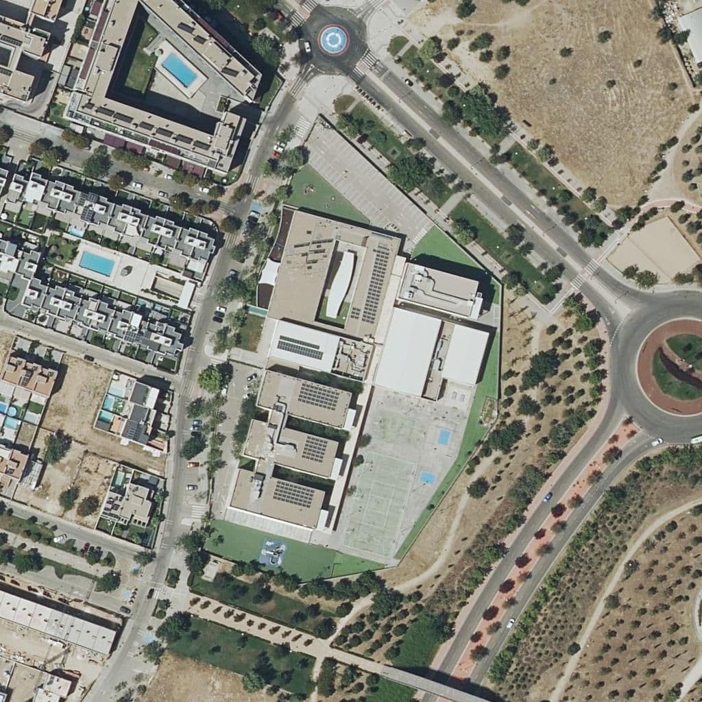 Вид сверху на территорию школы «Humanitas Bilingual School Torrejon»