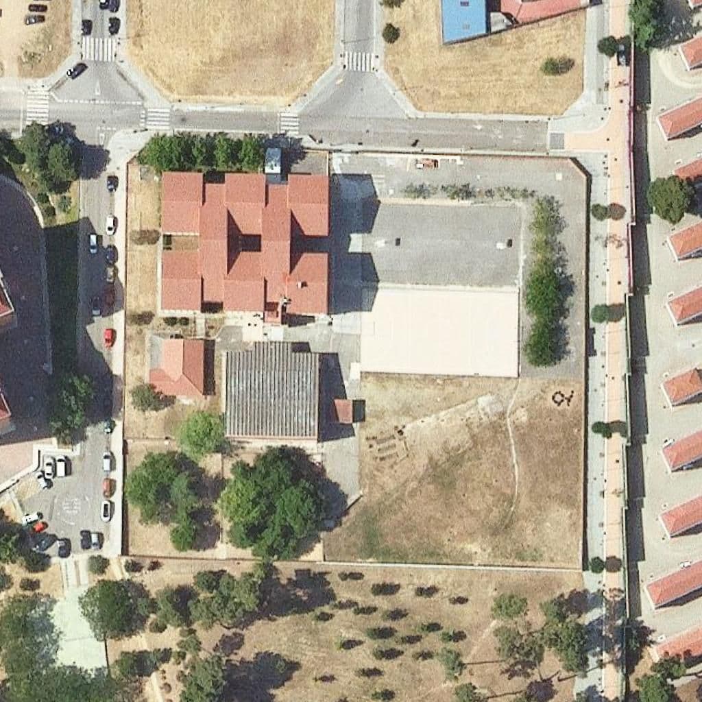 Вид згори на територію школи «Escola Salvador Vinyals I Galí»