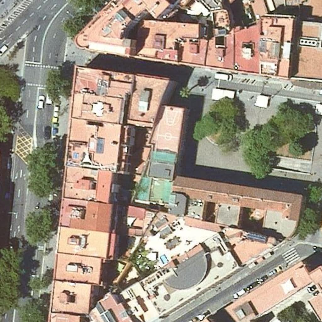 Вид згори на територію школи «Escola Castella»