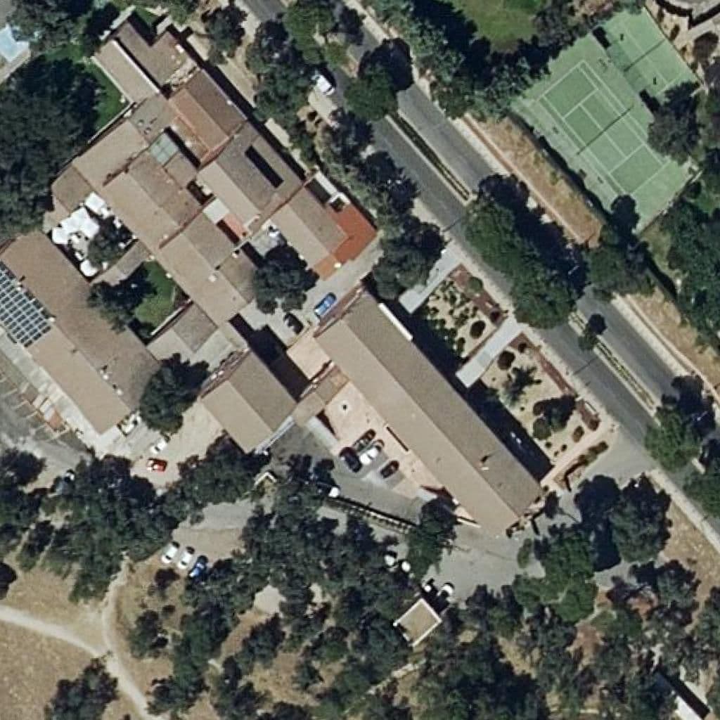 Вид згори на територію школи «Aula Hospitalaria Monteprincipe»