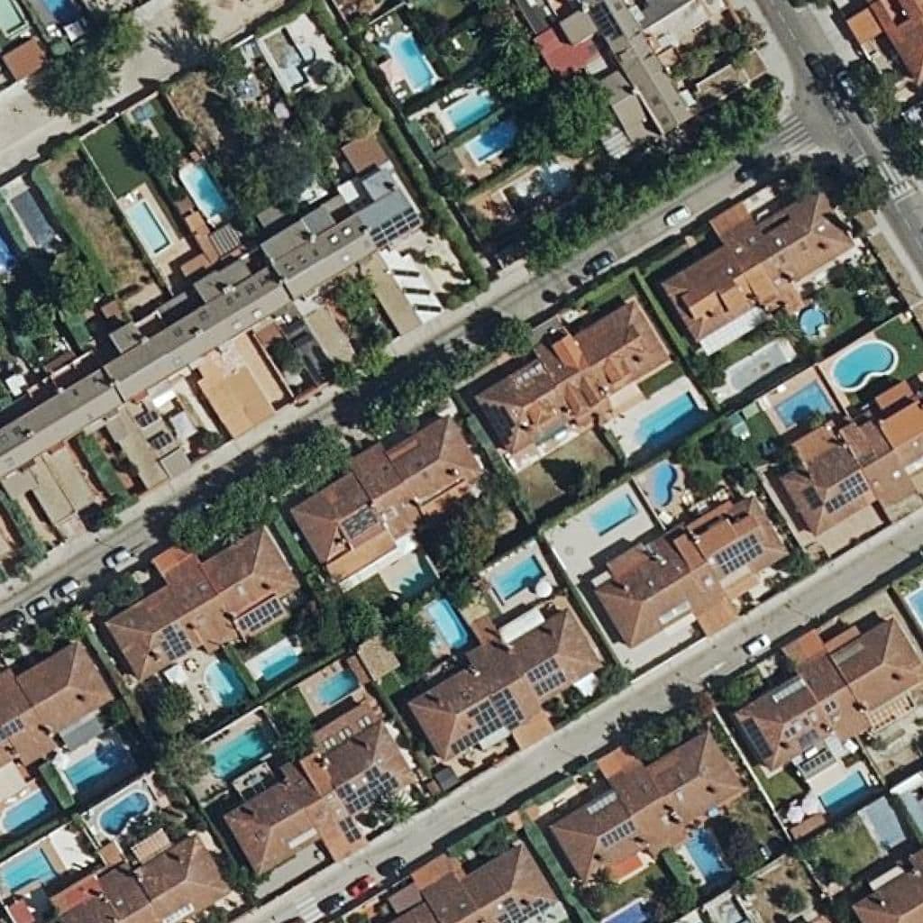 Вид сверху на территорию школы «Centro Vida»