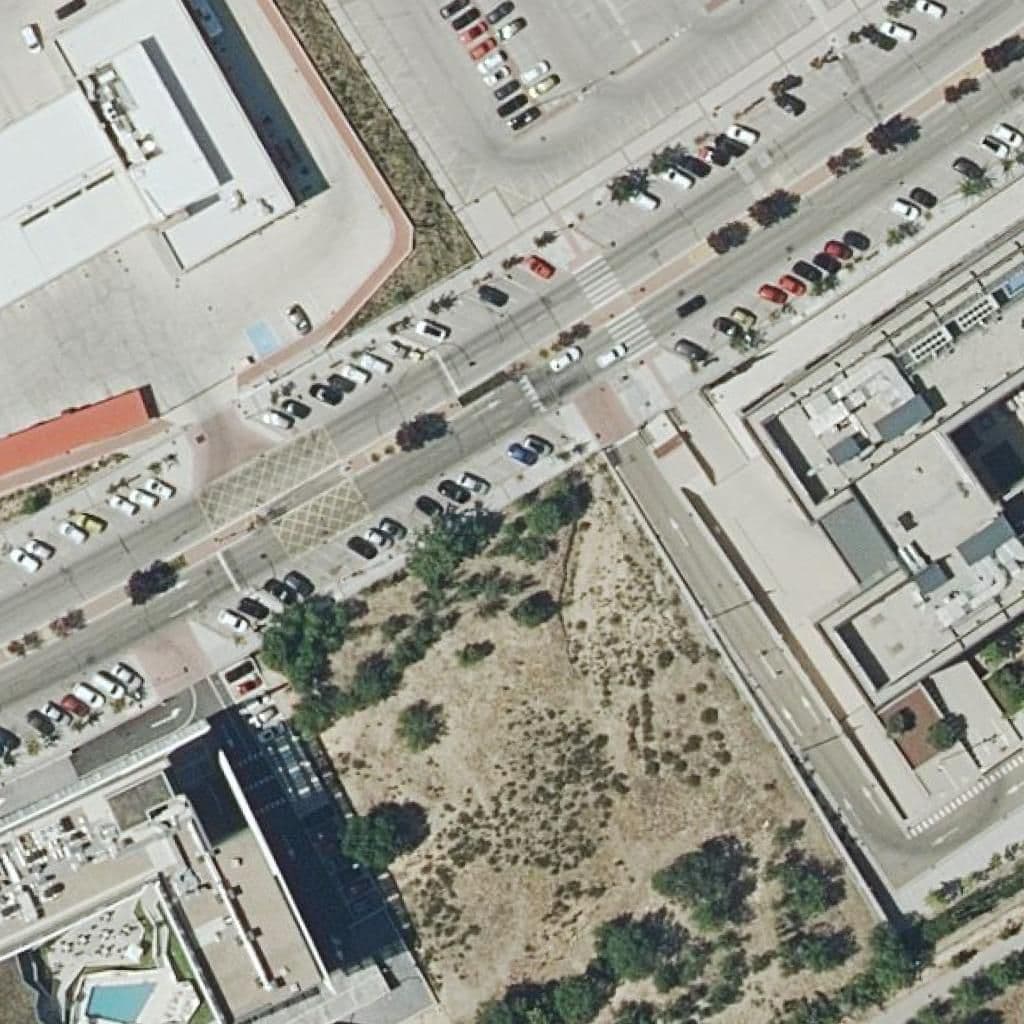 Вид сверху на территорию школы «Centro De Formación Profesional Europeo De Madrid-Estudios Profesionales Superiores»