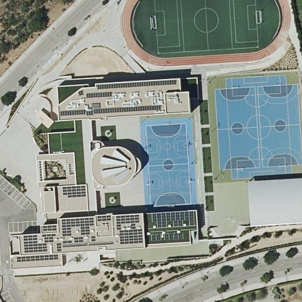 Вид сверху на территорию школы «Stella Maris College & Prep. School»