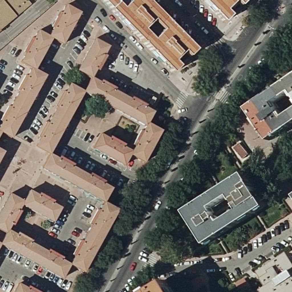 Вид сверху на территорию школы «Escuelas Pias Profesionales-Alcala De Henares»