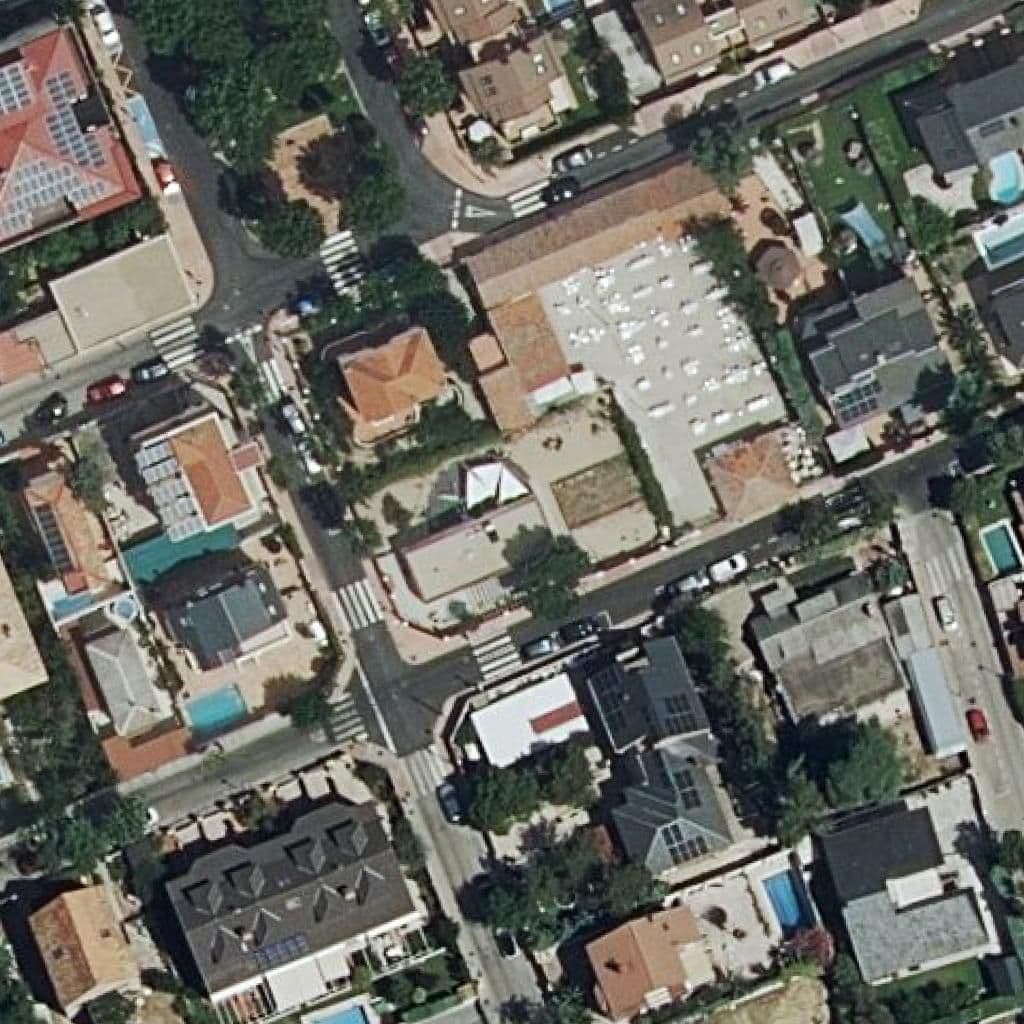 Вид сверху на территорию школы «El Jardin De Piquio»