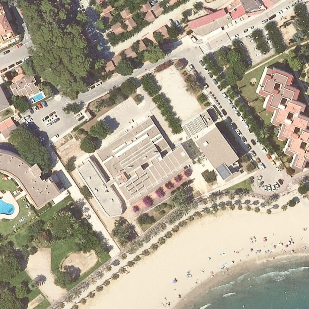 Вид згори на територію школи «Institut Escola D'hoteleria I Turisme»