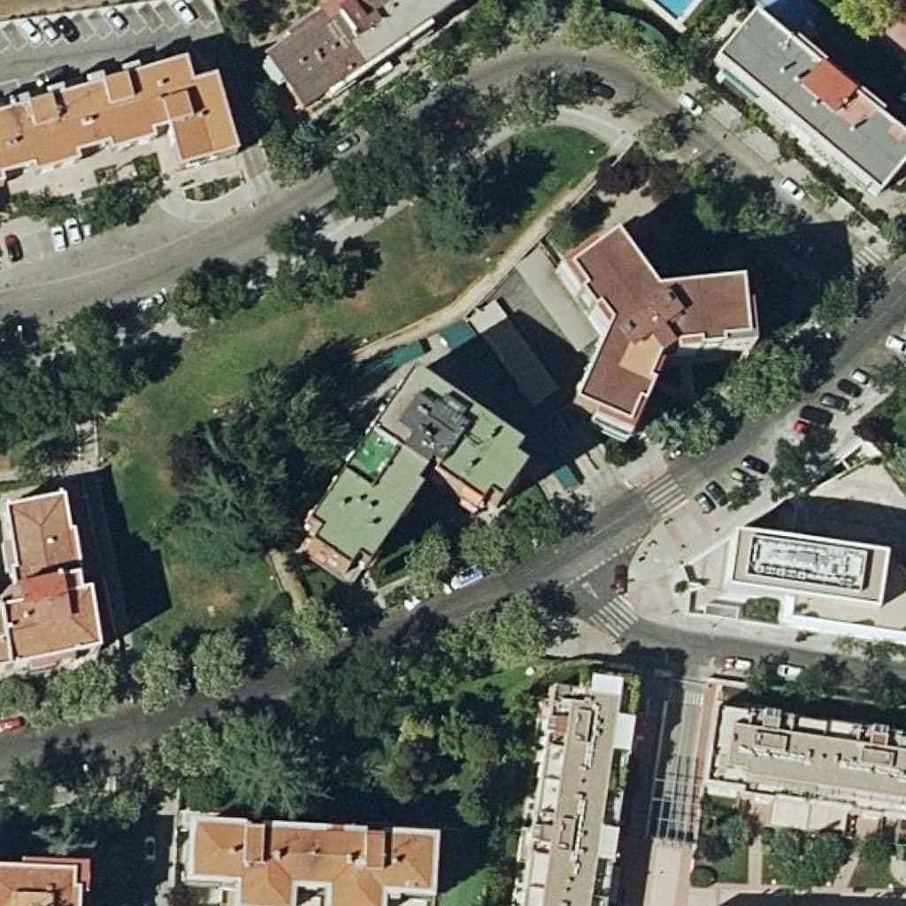 Вид сверху на территорию школы «Campus Dental Madrid»