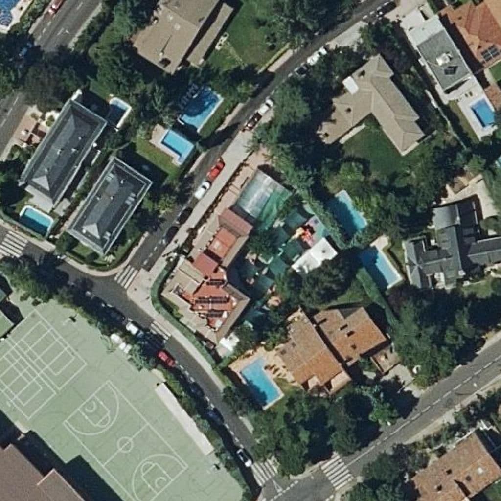 Вид згори на територію школи «B.r.a. Institucion Orgaz»