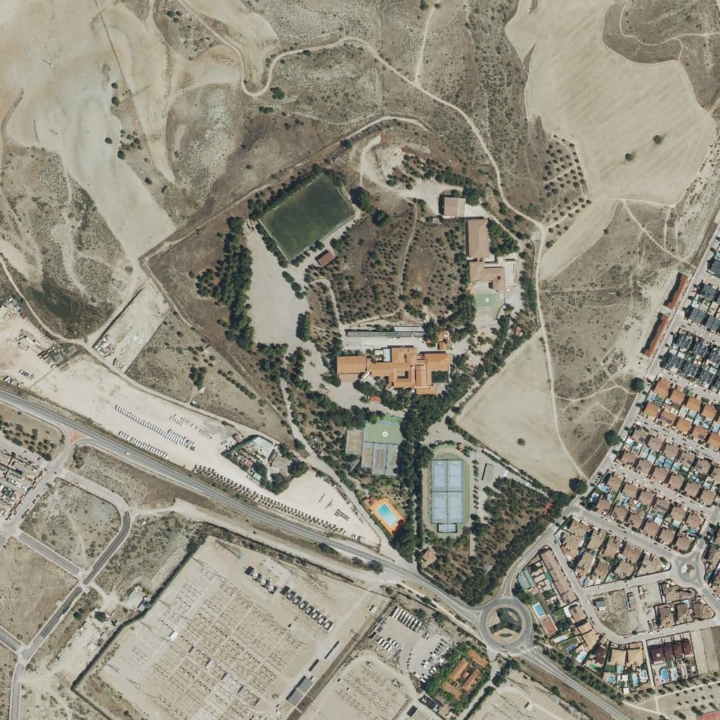 Вид сверху на территорию школы «Centro Superior De Enseñanzas Deportivas Alfonso X El Sabio»