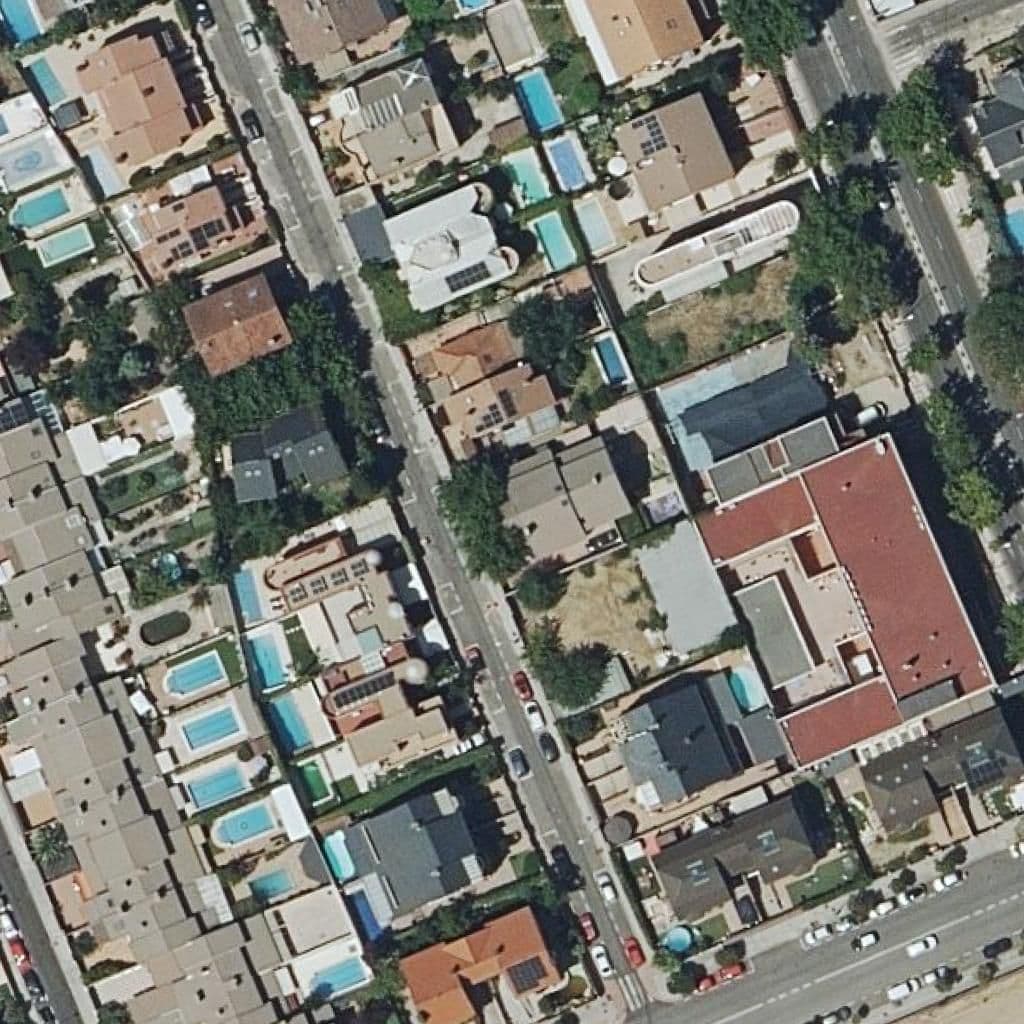Aerial view of the grounds of Ellaluna American School (Eeuu)