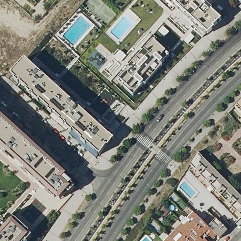 Вид сверху на территорию школы «Nemomarlin Arroyo Del Fresno»