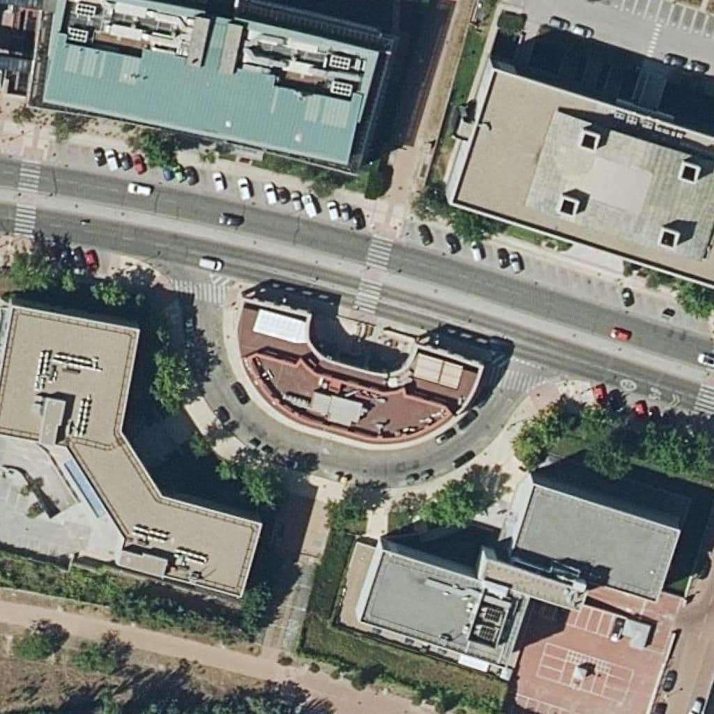 Aerial view of the grounds of Lmi College (Britanico)