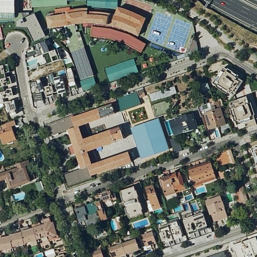 Вид сверху на территорию школы «Bristol International Sports School»