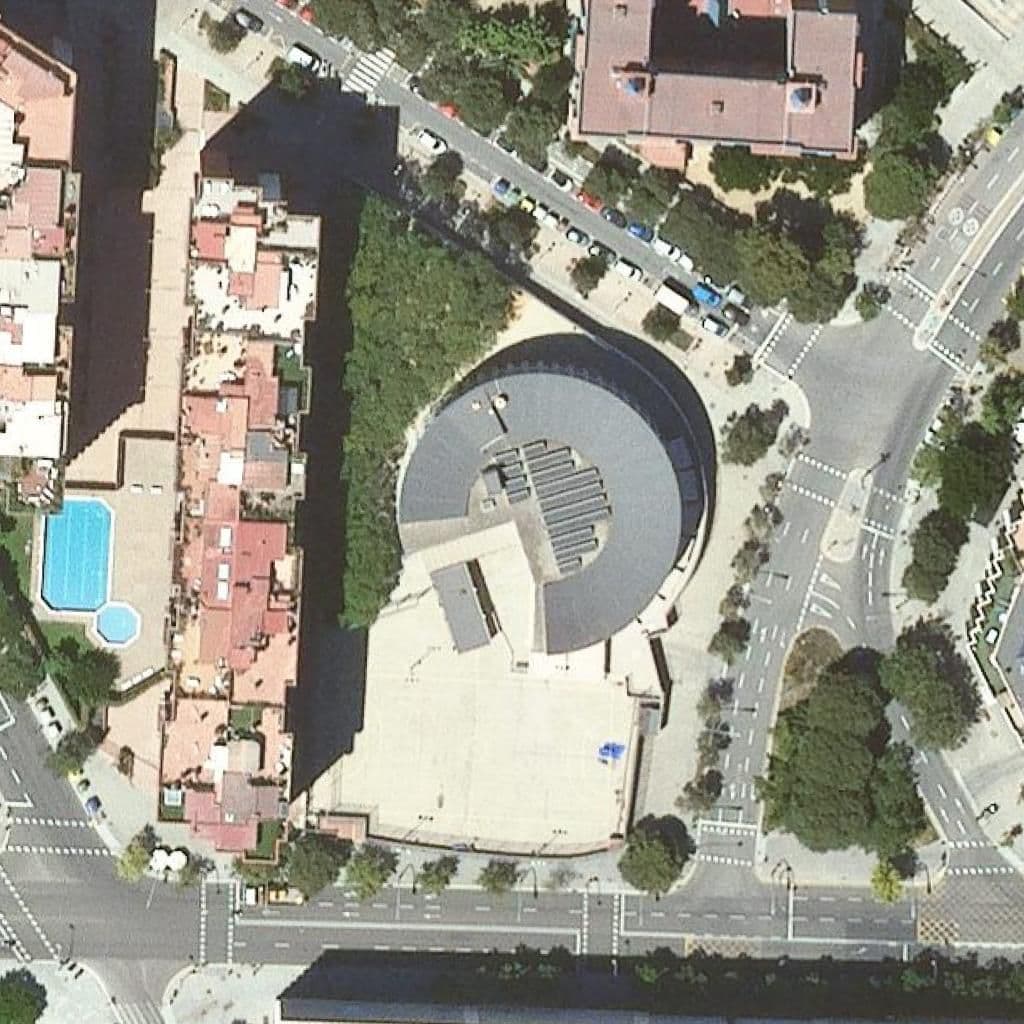 Aerial view of the grounds of Escola Pau Romeva