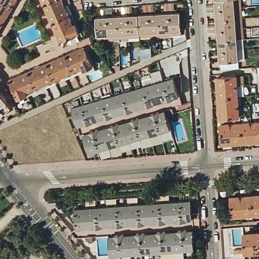 Вид сверху на территорию школы «Complutum Montessori School»