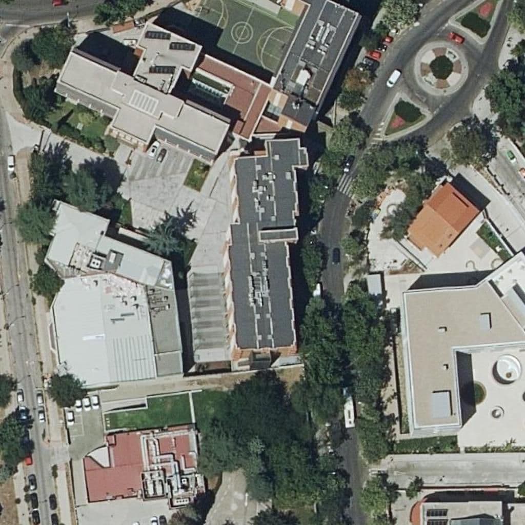 Вид згори на територію школи «Centro Educativo María Salas Larrazábal»