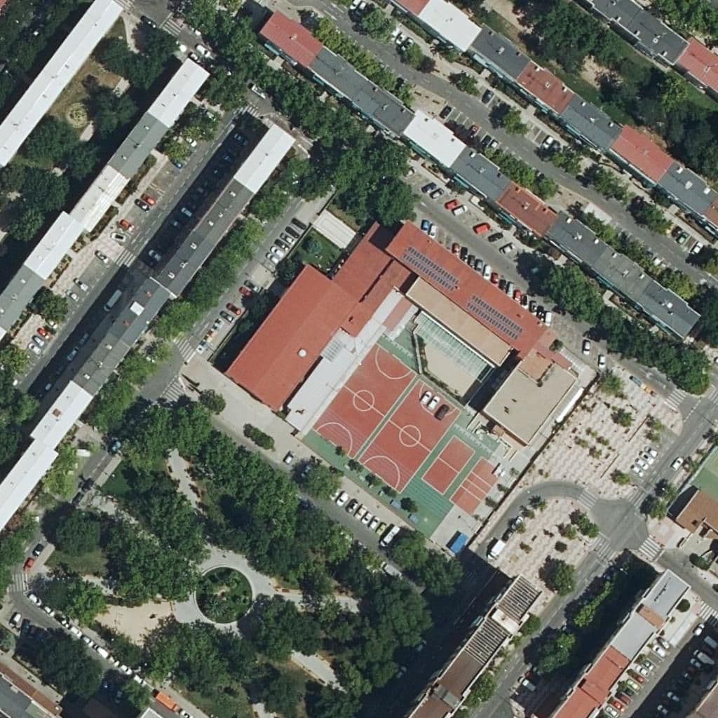 Вид сверху на территорию школы «Centro Aranda Schola-B Alcorcon»