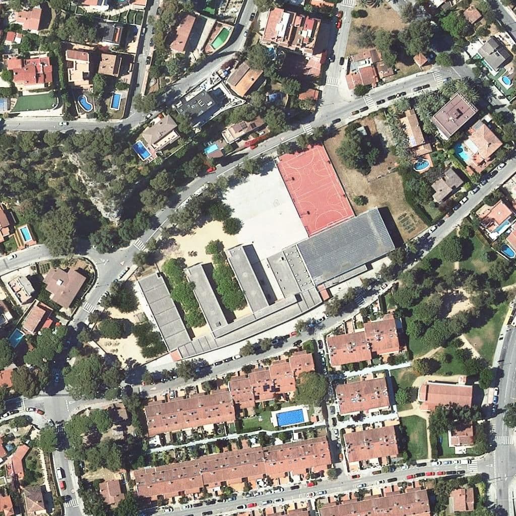 Aerial view of the grounds of Escola Antoni Gaudí