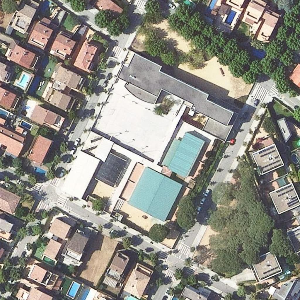 Aerial view of the grounds of Escola Les Fonts