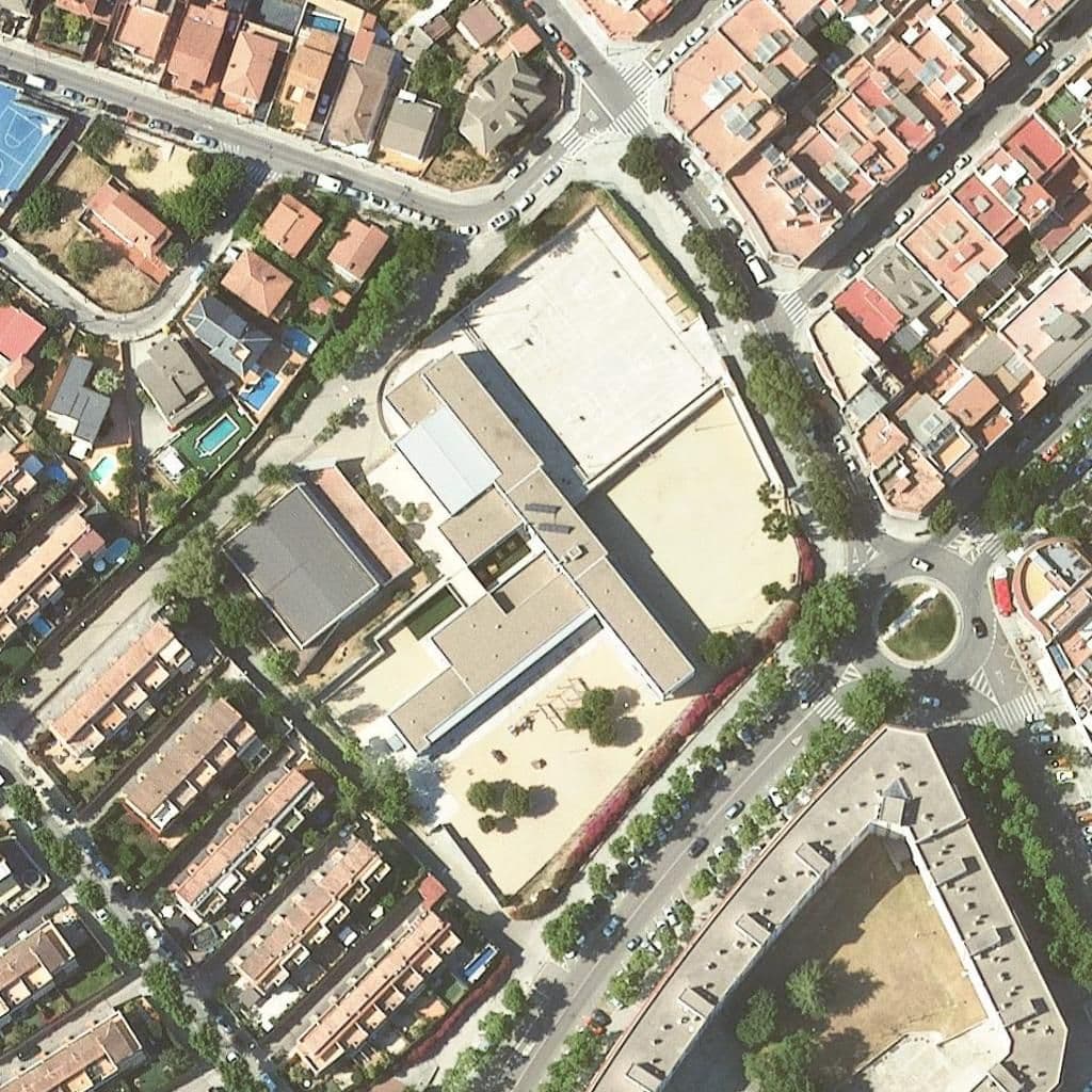 Вид згори на територію школи «Escola Montserratina»