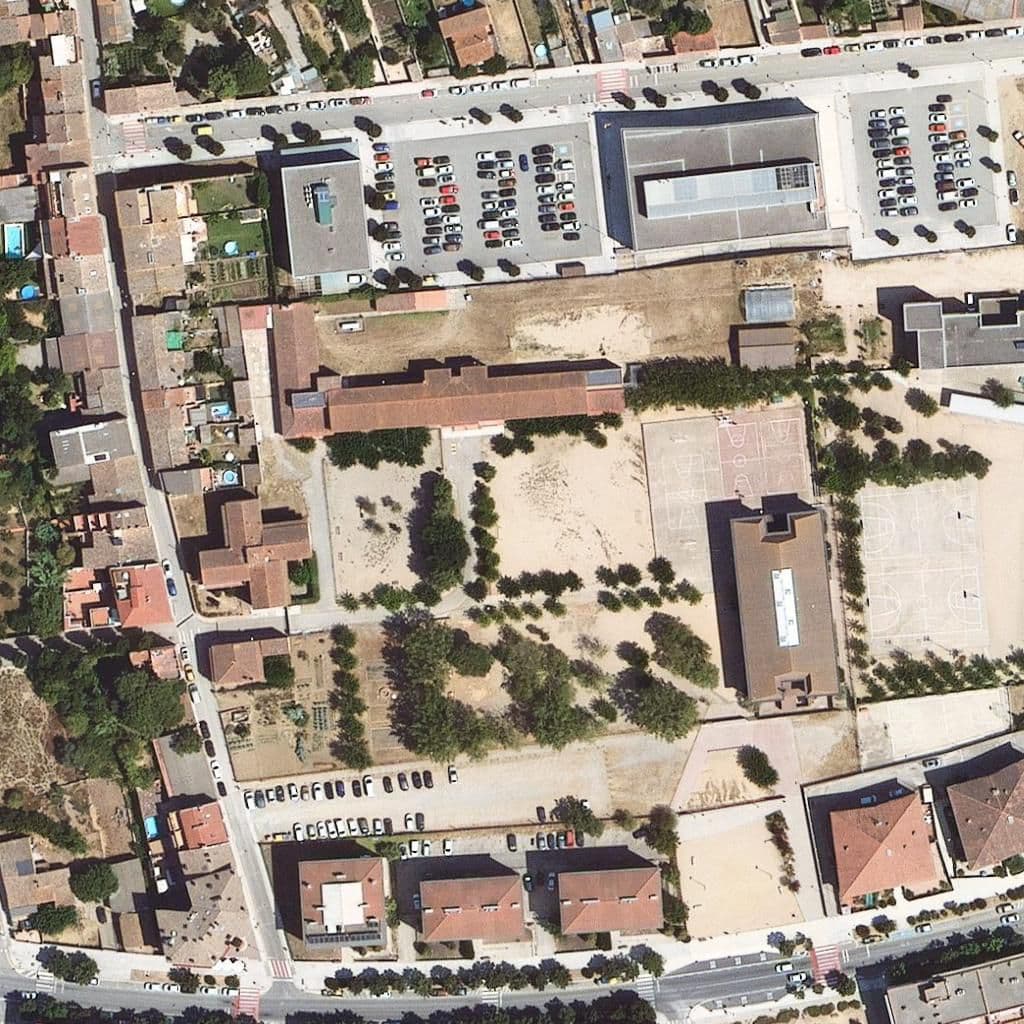 Aerial view of the grounds of Escola Joan De Margarit