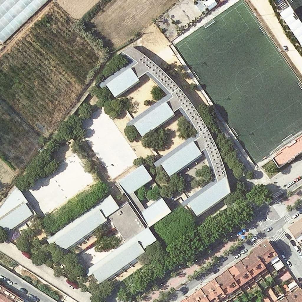 Вид згори на територію школи «Escola Vaixell Burriac»