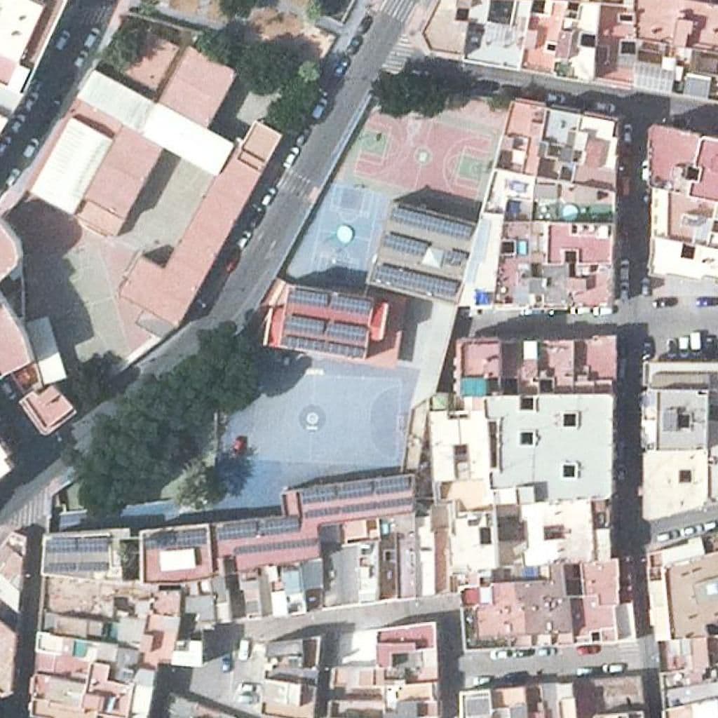 Вид сверху на территорию школы «Escuelas Profesionales De La Sagrada Familia»