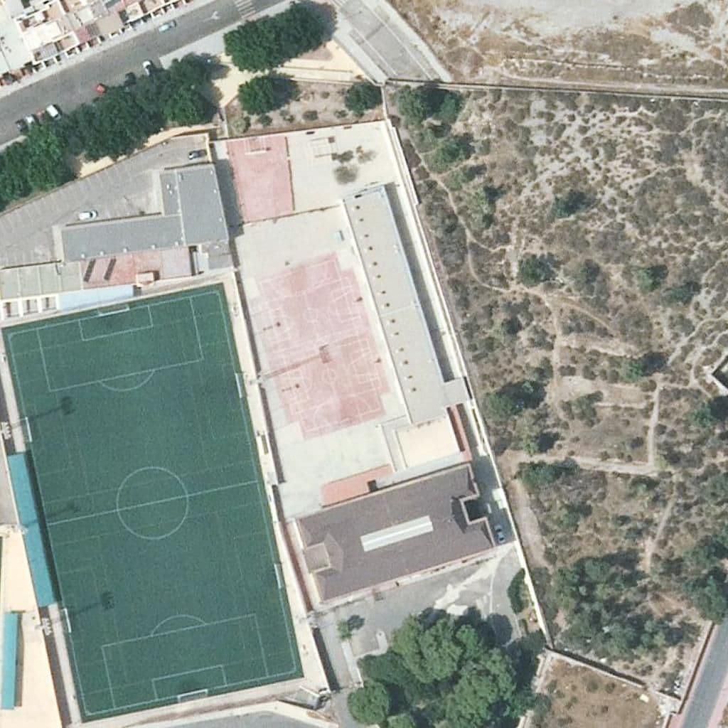 Вид сверху на территорию школы «San Luis»