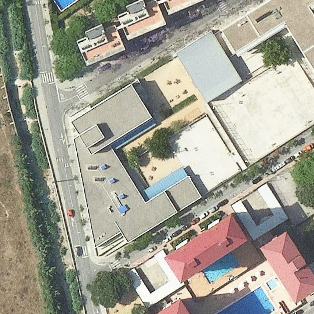 Aerial view of the grounds of Escola Els Alocs