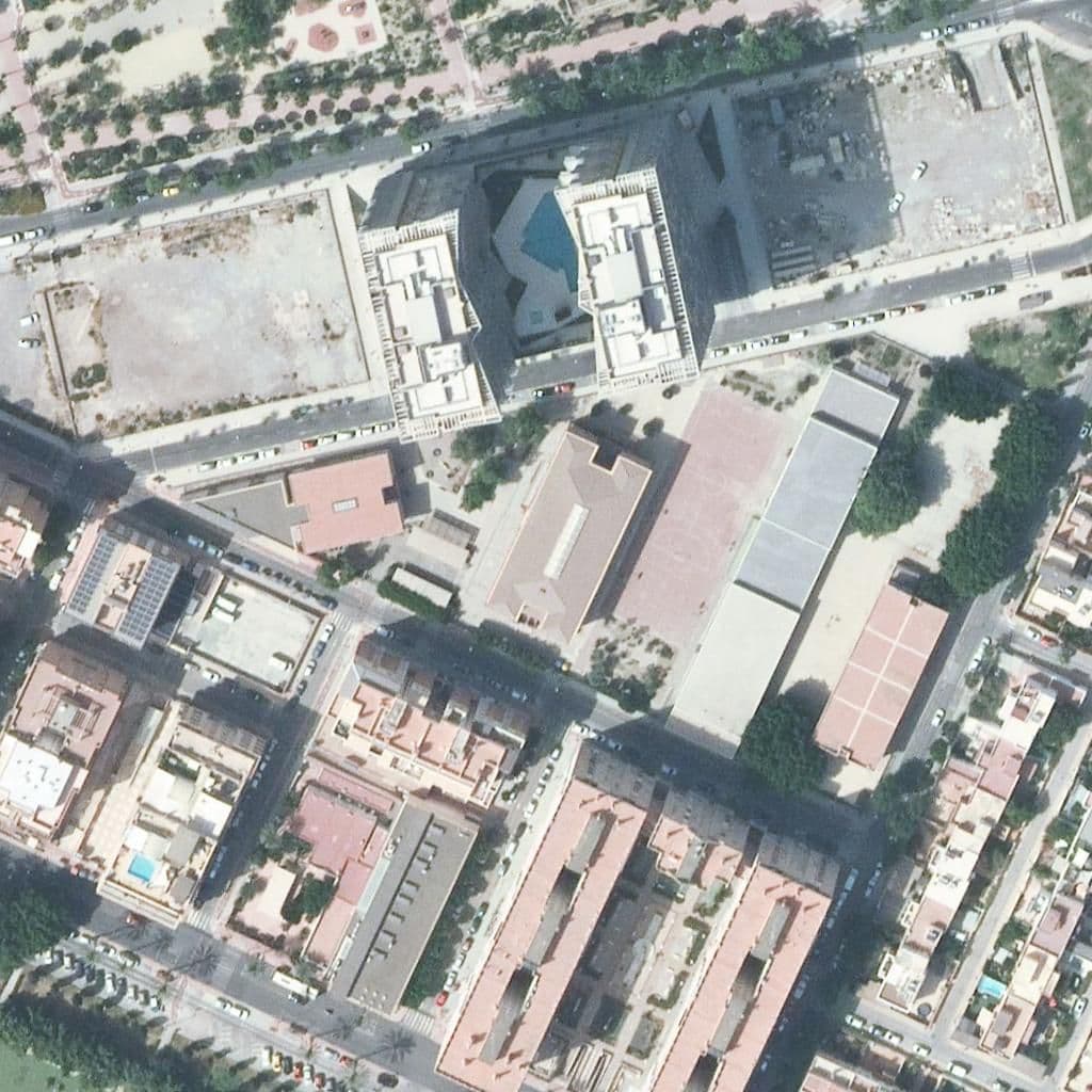 Вид сверху на территорию школы «Mar Mediterráneo»