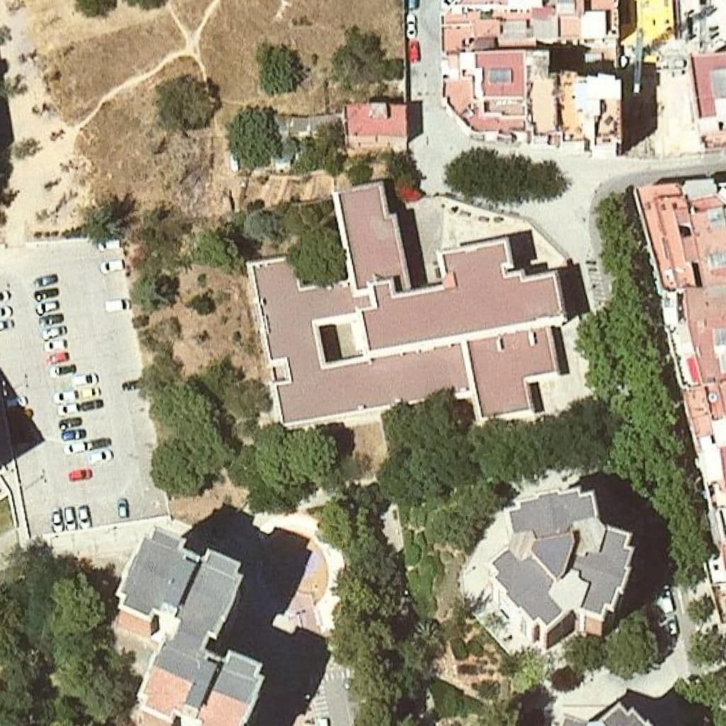 Вид згори на територію школи «Eoi De L'hospitalet De Llobregat»