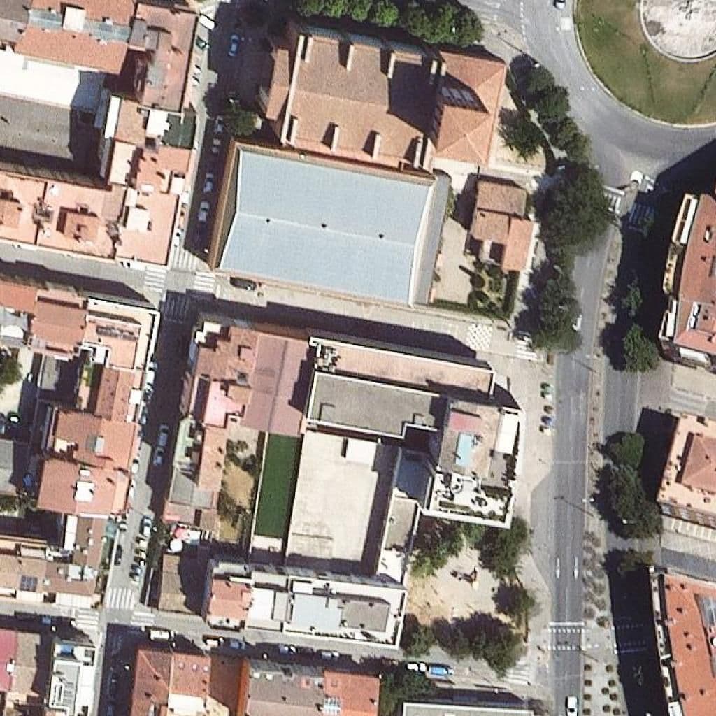 Вид згори на територію школи «Institut Ermessenda De Girona»