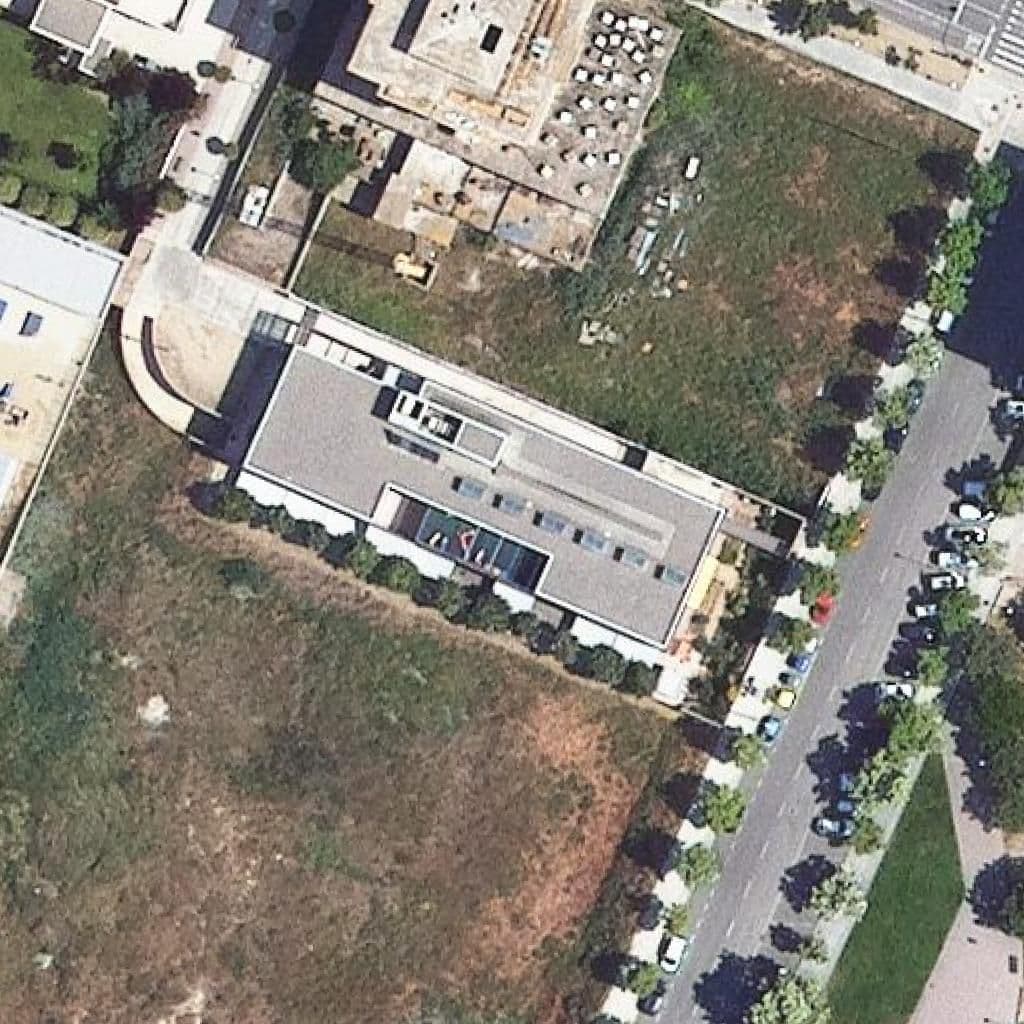 Вид сверху на территорию школы «Escola Bressol Municipal Albarés»