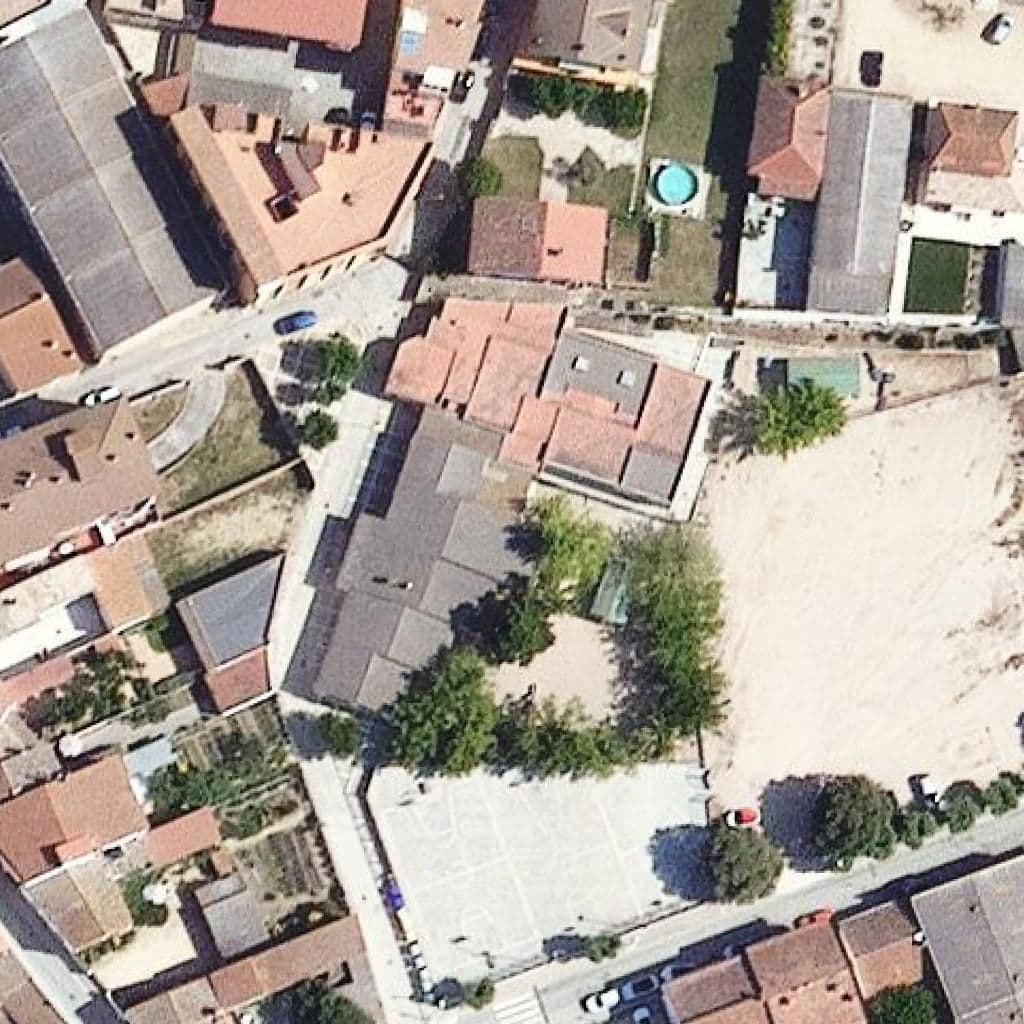 Вид сверху на территорию школы «Llar D'infants Sant Iscle-Santa Victòria»