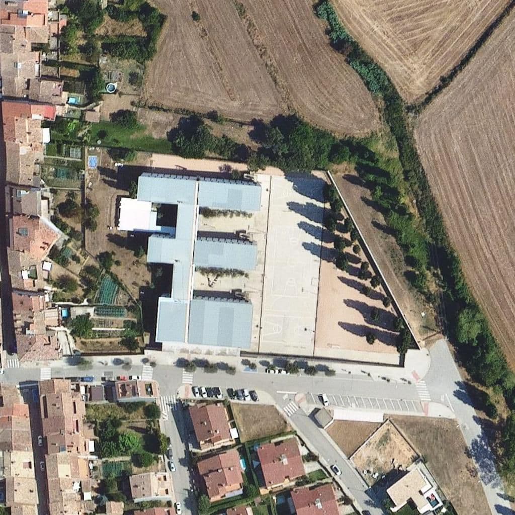 Вид сверху на территорию школы «Institut Taradell»