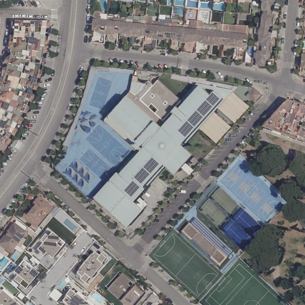Aerial view of the grounds of Laude El Altillo School